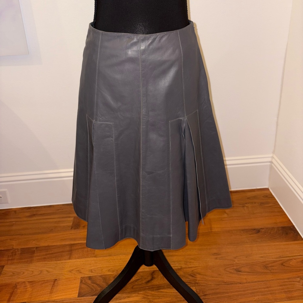 Oscar de la Renta Gray Midi A-Line 100% Leather & Silk Lined Pleated Skirt